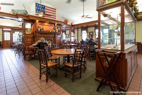 Calhoun's (Pigeon Forge & Gatlinburg). . Applewood farmhouse restaurant reviews
